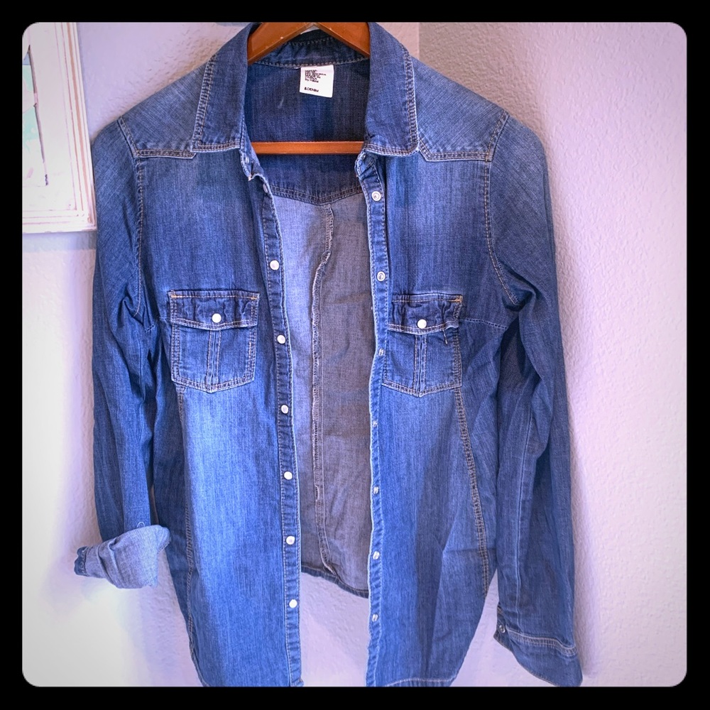 H&M maternity jean shirt